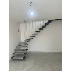 Консольная лестница на заказ, элегантное сочетание дерева и металла для современных домов